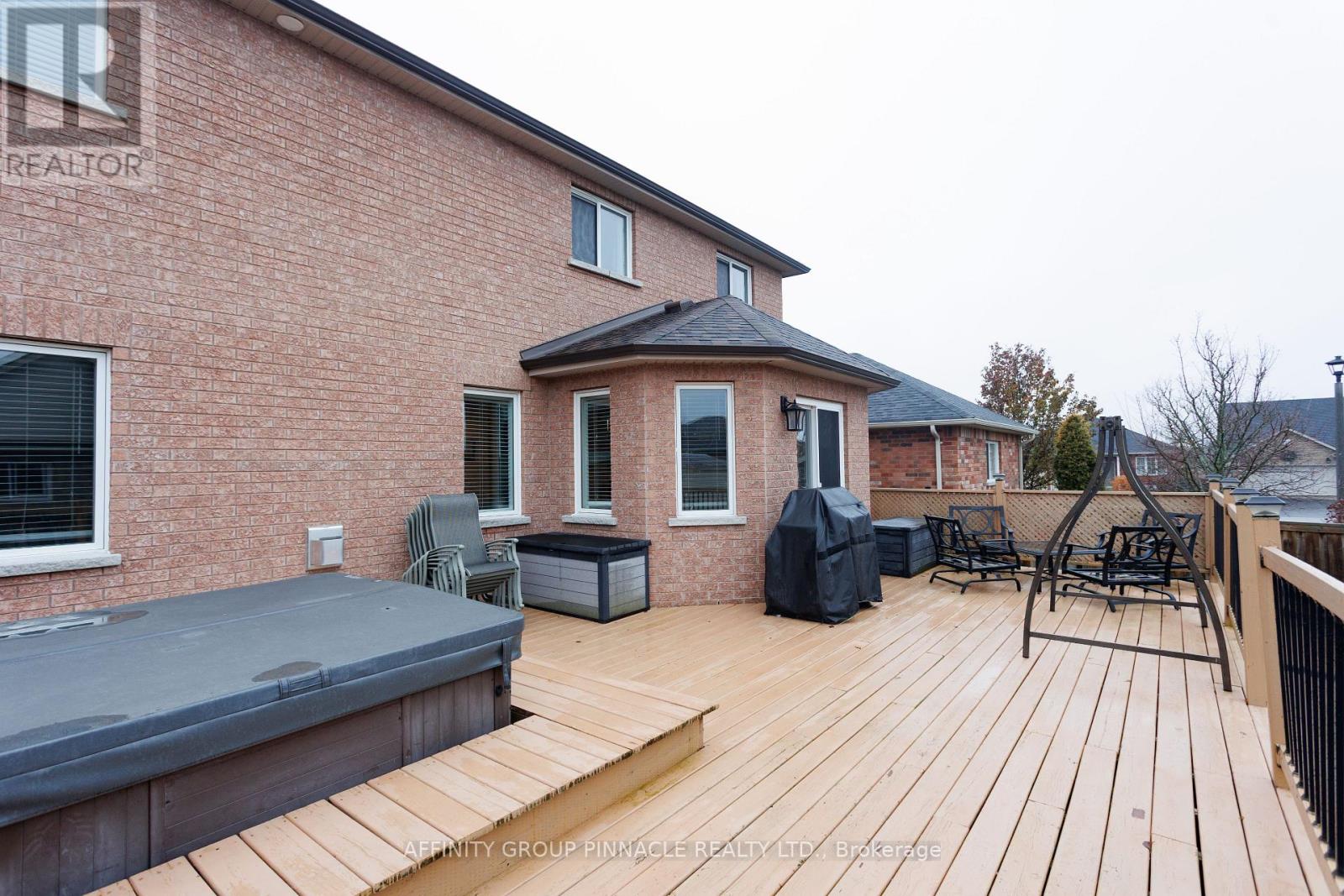 8 Horton Place, Kawartha Lakes (Lindsay), Ontario  K9V 0C2 - Photo 44 - X12585116