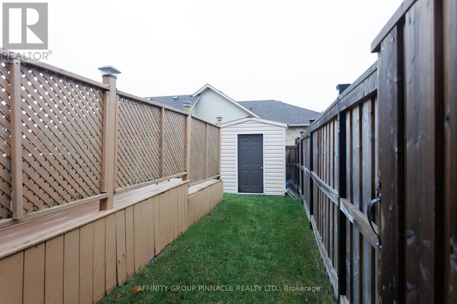 8 Horton Place, Kawartha Lakes (Lindsay), Ontario  K9V 0C2 - Photo 47 - X12585116