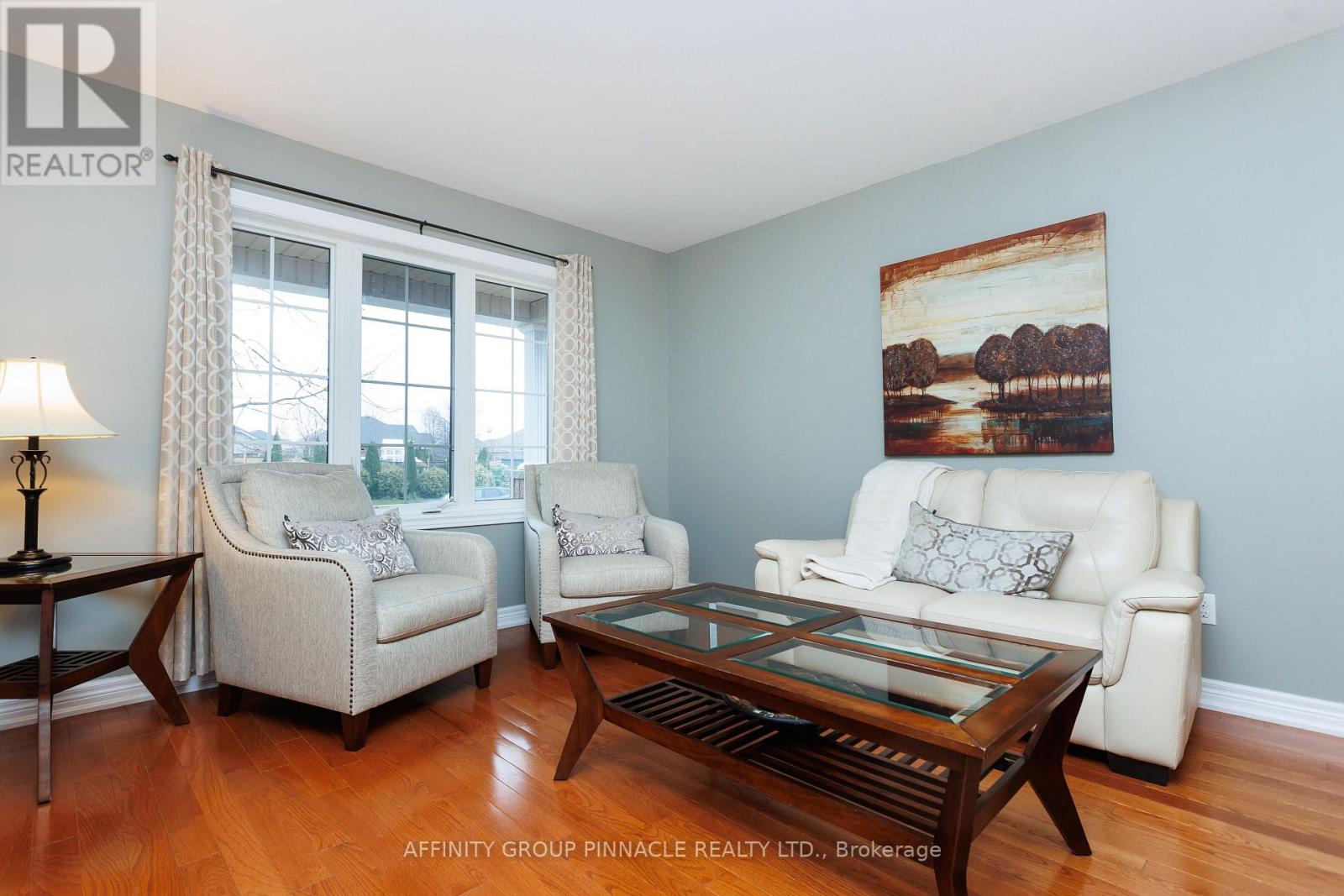 8 Horton Place, Kawartha Lakes (Lindsay), Ontario  K9V 0C2 - Photo 6 - X12585116