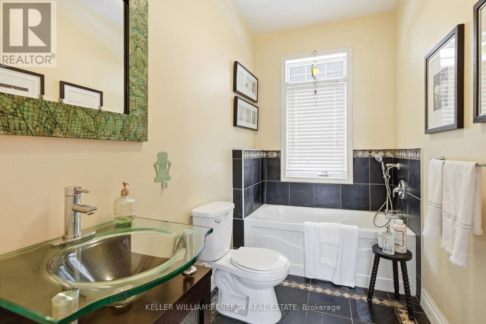 7 Peninsula Drive, Kawartha Lakes (Emily), Ontario  K9J 6X3 - Photo 18 - X12585252