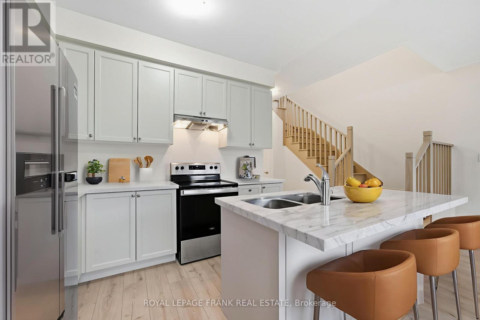 64 Hickey Lane, Kawartha Lakes (Lindsay), Ontario  K9V 0T2 - Photo 12 - X12585452