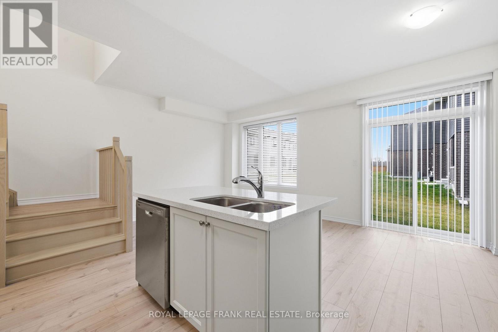 64 Hickey Lane, Kawartha Lakes (Lindsay), Ontario  K9V 0T2 - Photo 13 - X12585452