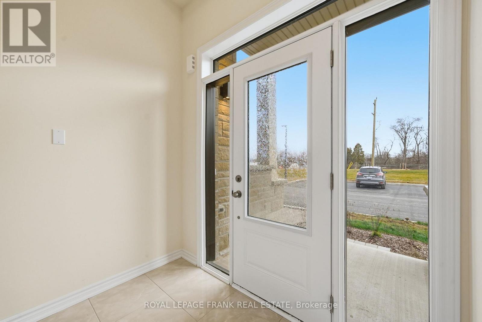 64 Hickey Lane, Kawartha Lakes (Lindsay), Ontario  K9V 0T2 - Photo 5 - X12585452