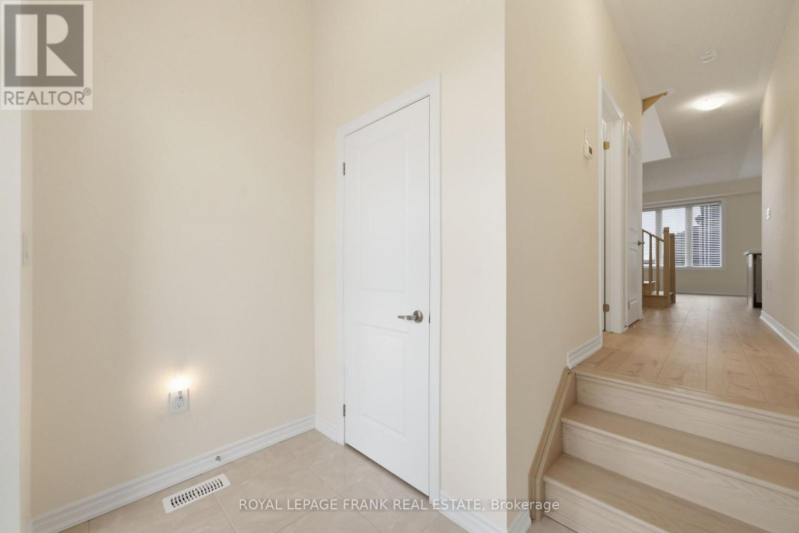 64 Hickey Lane, Kawartha Lakes (Lindsay), Ontario  K9V 0T2 - Photo 6 - X12585452