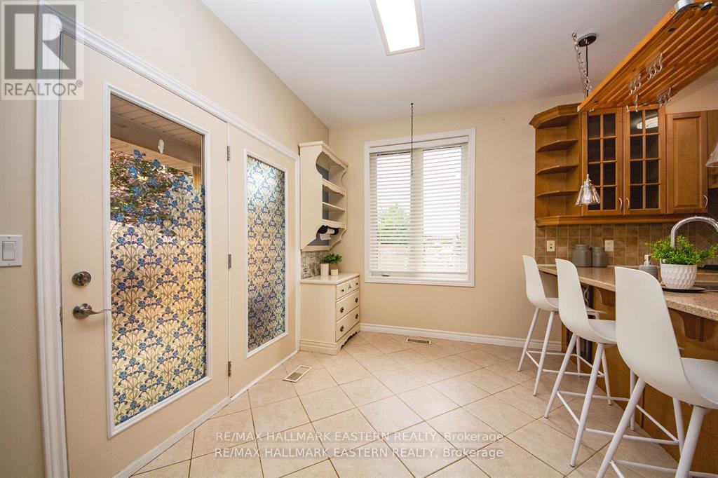 1568 Ireland Drive, Peterborough (Monaghan Ward 2), Ontario  K9K 2T2 - Photo 9 - X12585980