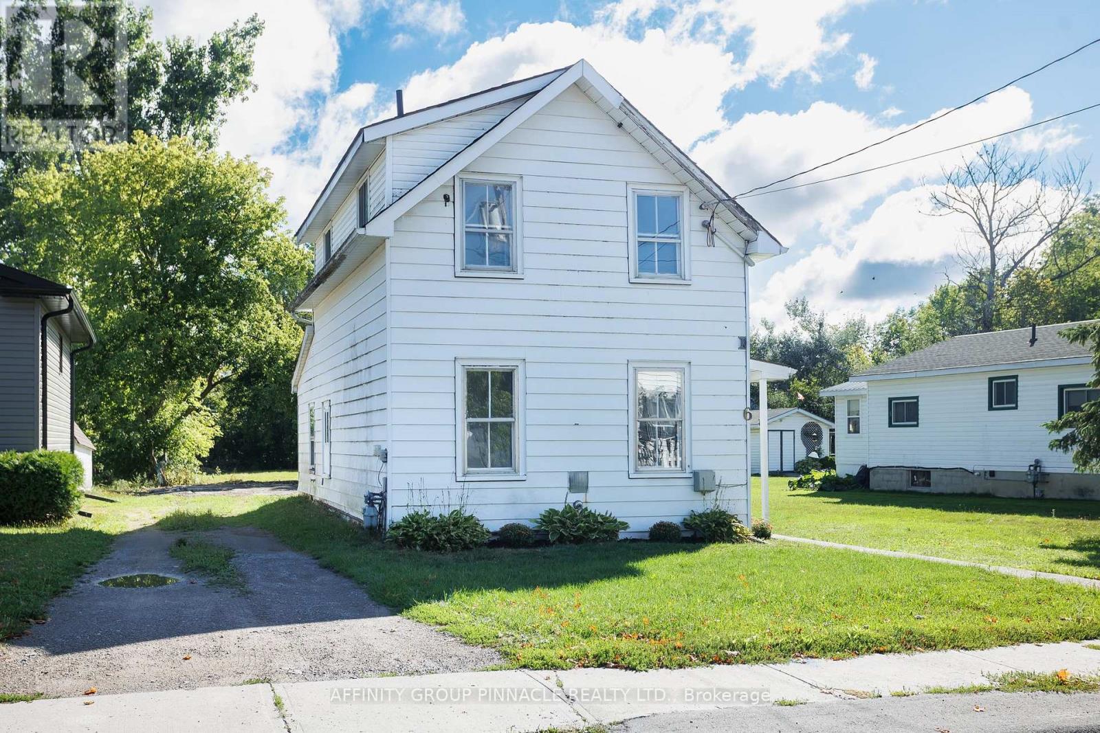 6 Duke Street, Kawartha Lakes (Lindsay), Ontario  K9V 2K4 - Photo 2 - X12586436