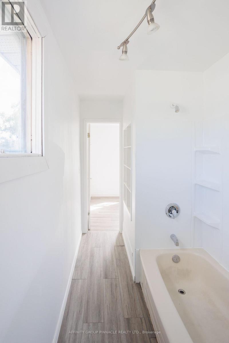 6 Duke Street, Kawartha Lakes (Lindsay), Ontario  K9V 2K4 - Photo 34 - X12586436