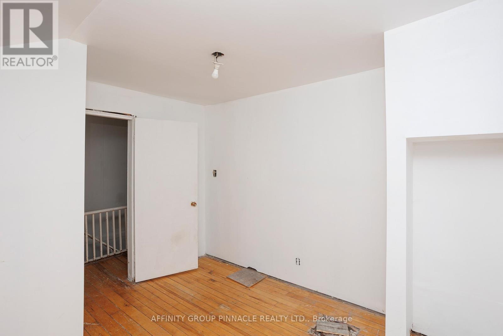 106 Russell Street W, Kawartha Lakes (Lindsay), Ontario  K9V 2X4 - Photo 26 - X12586518