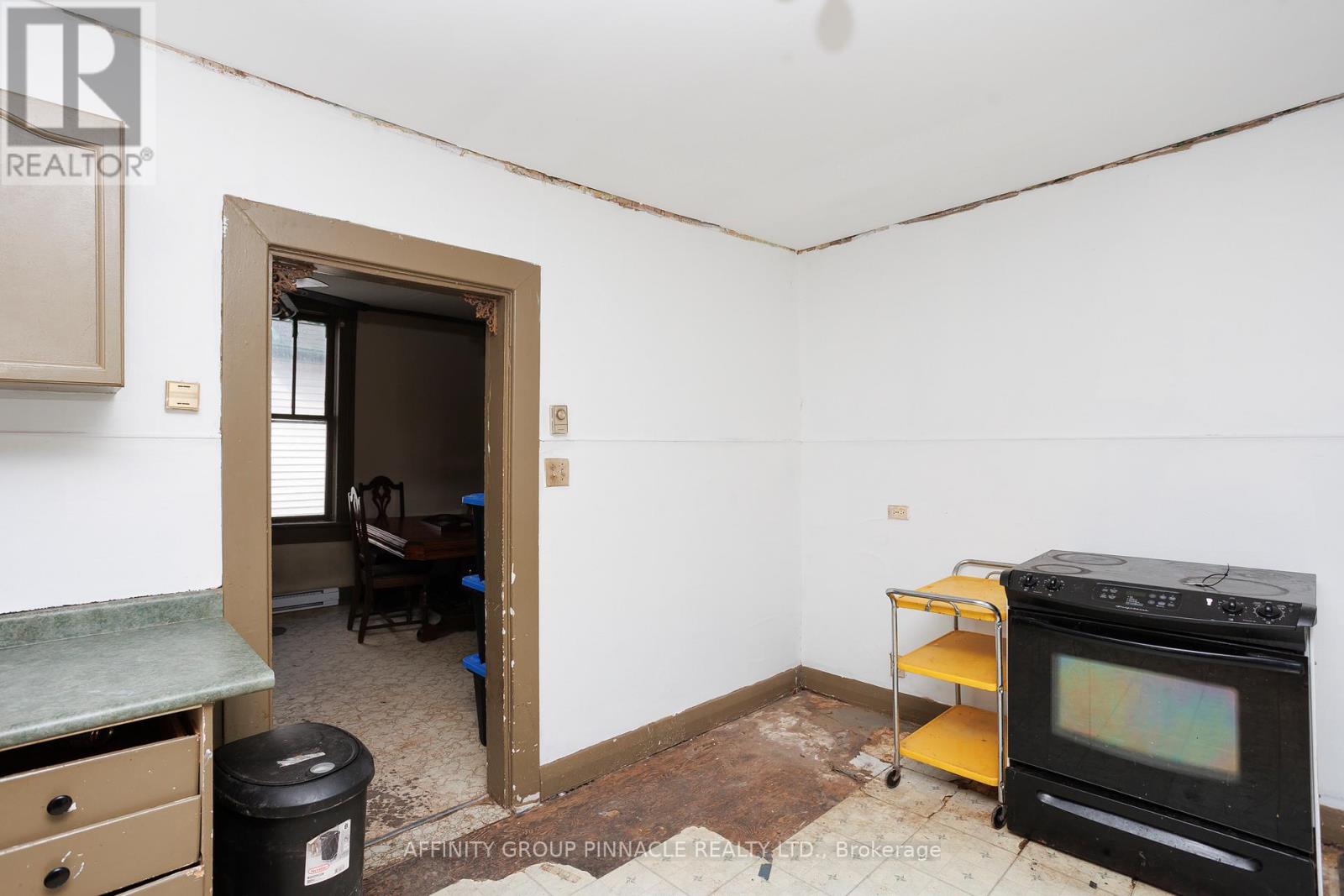 106 Russell Street W, Kawartha Lakes (Lindsay), Ontario  K9V 2X4 - Photo 9 - X12586518