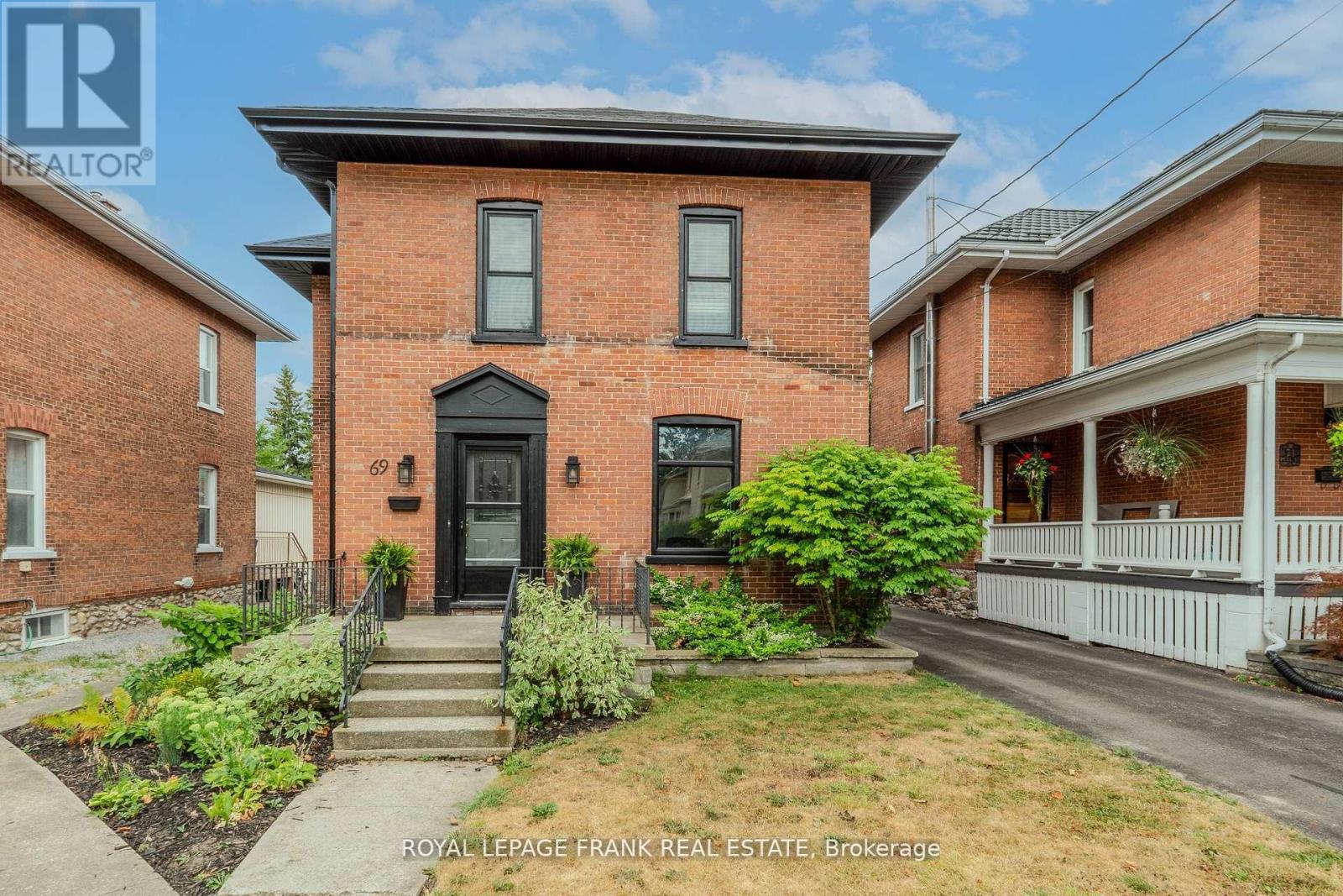 69 Peel Street, Kawartha Lakes (Lindsay), Ontario  K9V 3M5 - Photo 1 - X12587678