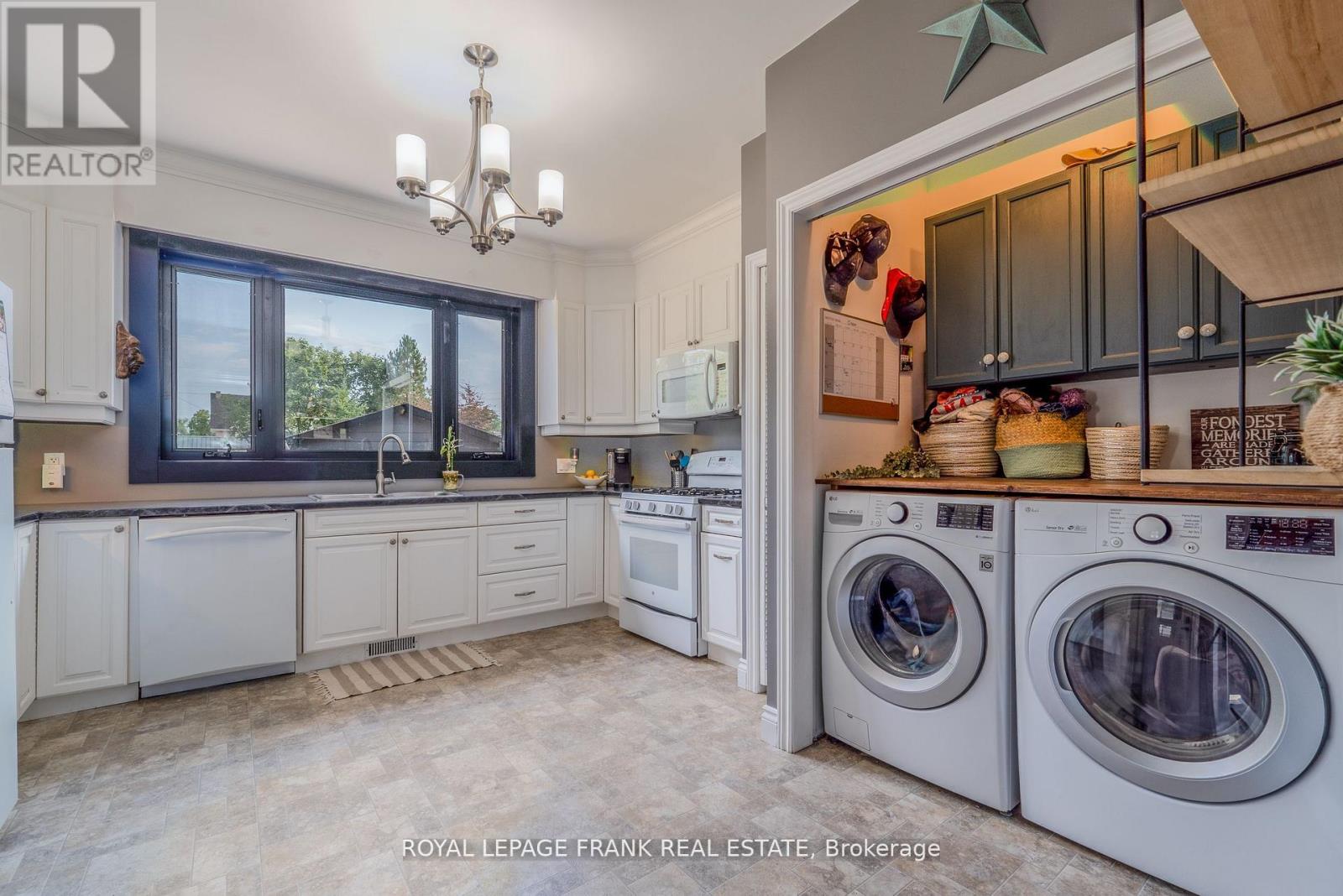 69 Peel Street, Kawartha Lakes (Lindsay), Ontario  K9V 3M5 - Photo 11 - X12587678