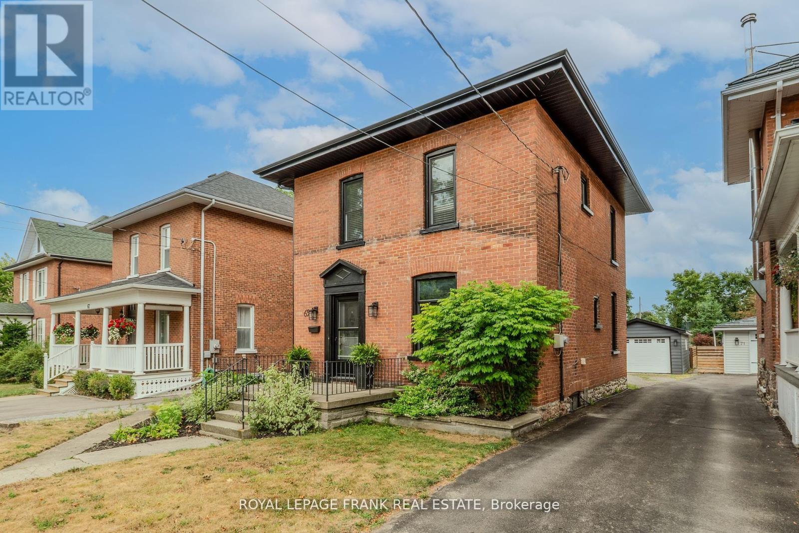 69 Peel Street, Kawartha Lakes (Lindsay), Ontario  K9V 3M5 - Photo 2 - X12587678