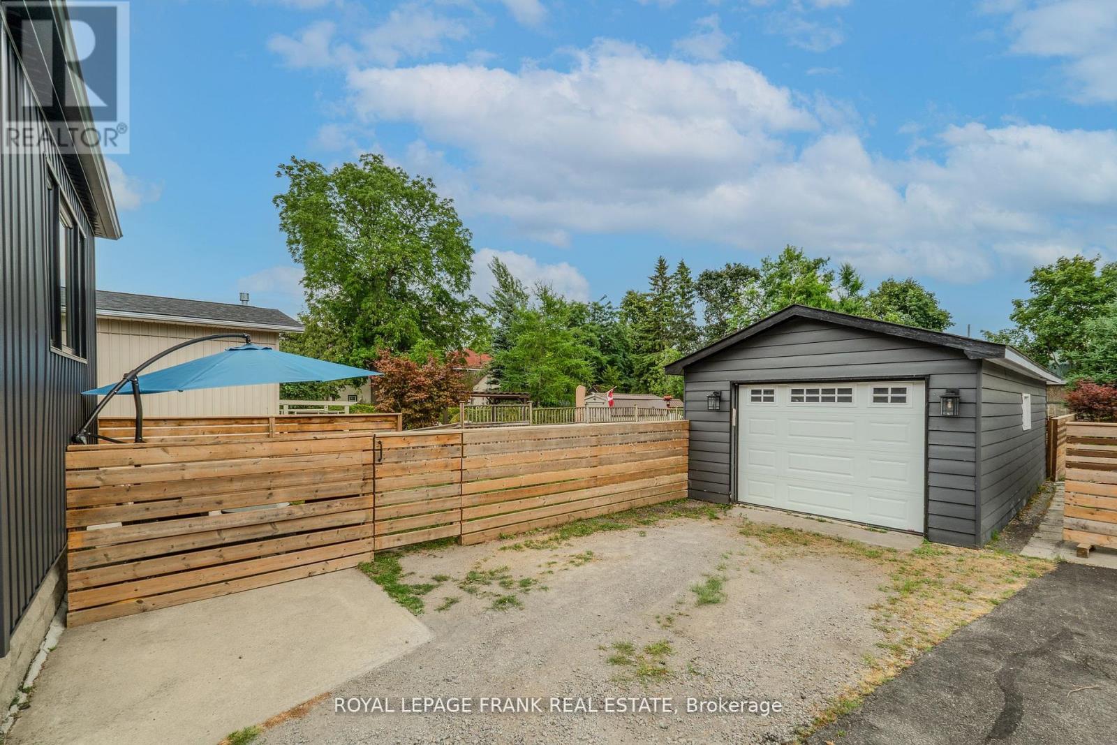 69 Peel Street, Kawartha Lakes (Lindsay), Ontario  K9V 3M5 - Photo 4 - X12587678