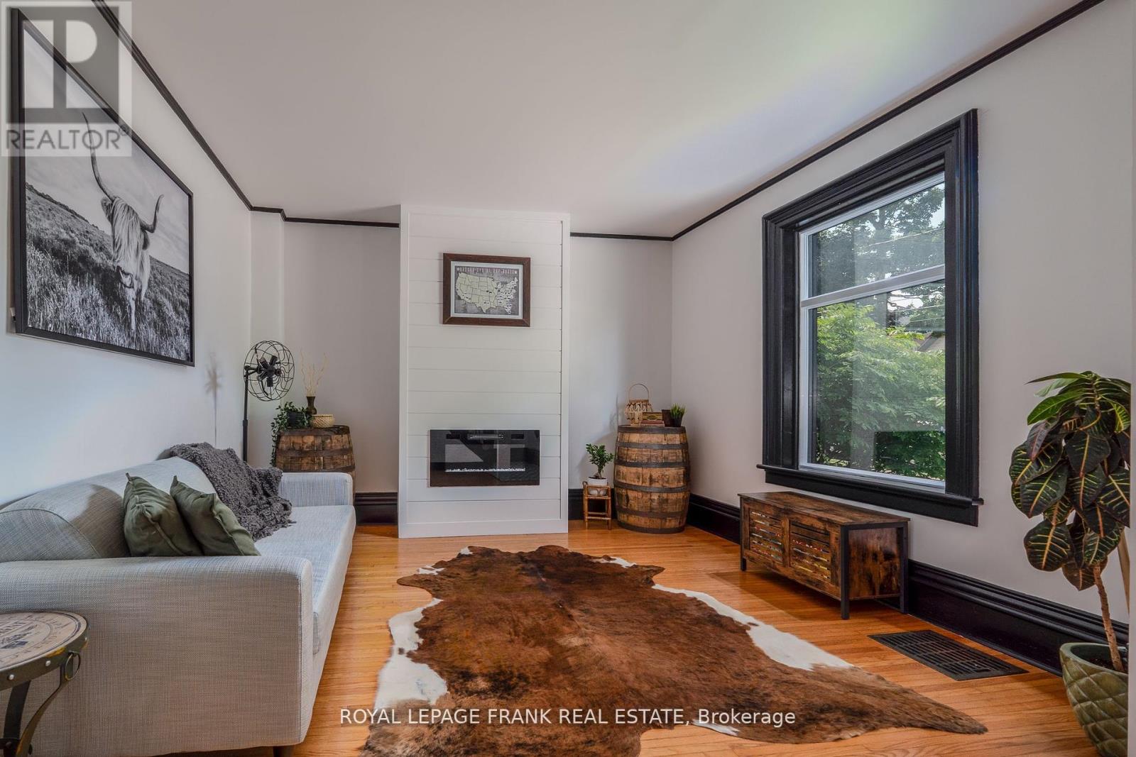 69 Peel Street, Kawartha Lakes (Lindsay), Ontario  K9V 3M5 - Photo 7 - X12587678