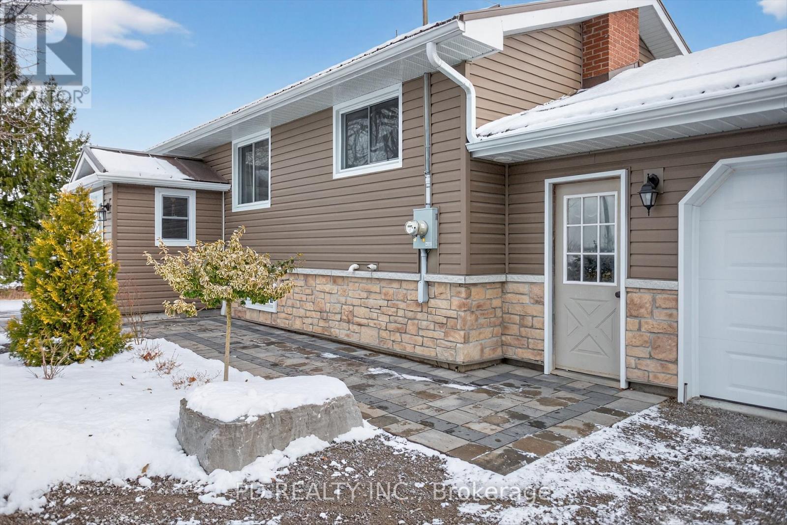 308 Cross Creek Road, Kawartha Lakes (Ops), Ontario  K9V 4R2 - Photo 4 - X12587890