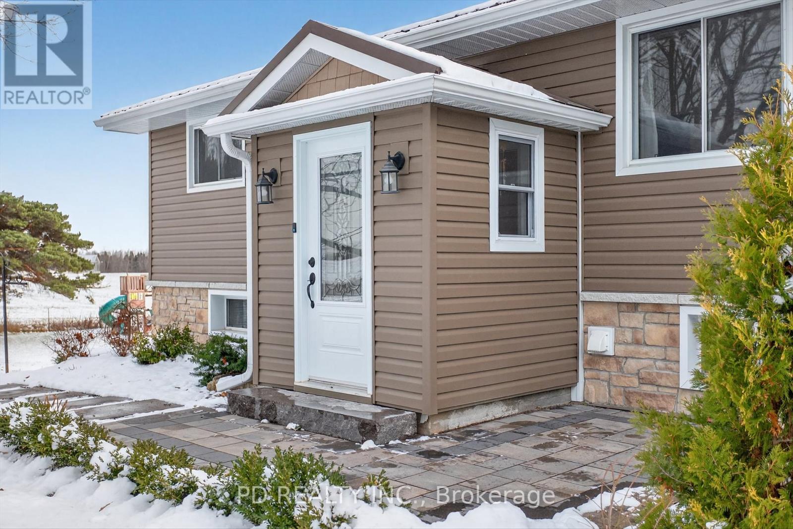 308 Cross Creek Road, Kawartha Lakes (Ops), Ontario  K9V 4R2 - Photo 5 - X12587890