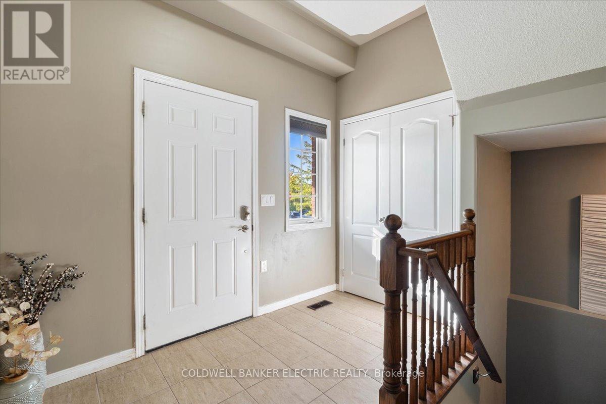 432 Florence Drive, Peterborough (Monaghan Ward 2), Ontario  K9J 0H9 - Photo 3 - X12588084