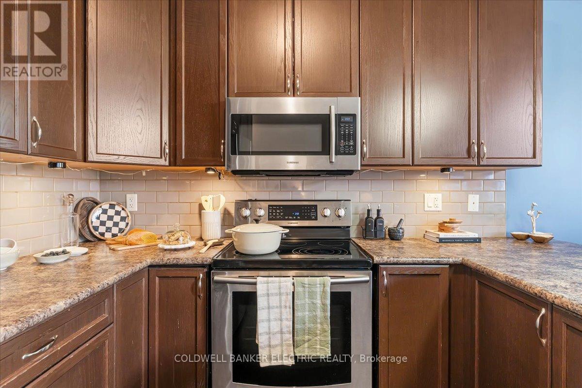 432 Florence Drive, Peterborough (Monaghan Ward 2), Ontario  K9J 0H9 - Photo 6 - X12588084