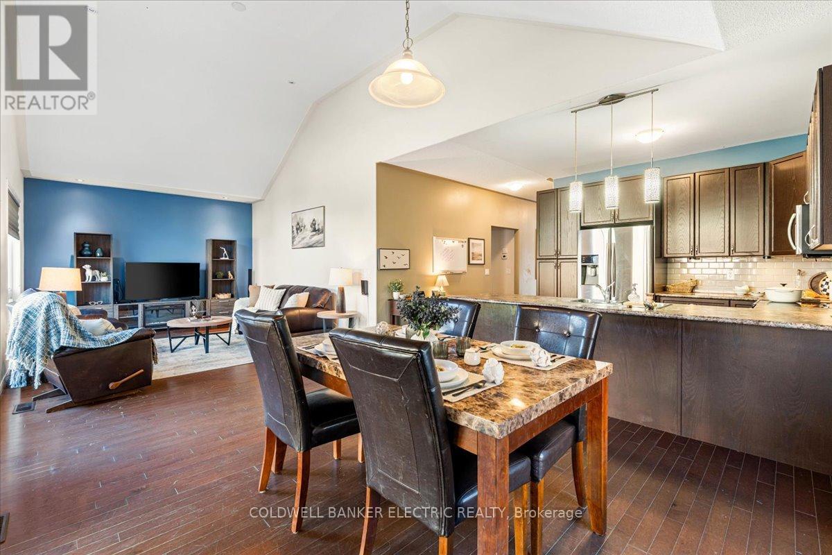 432 Florence Drive, Peterborough (Monaghan Ward 2), Ontario  K9J 0H9 - Photo 8 - X12588084