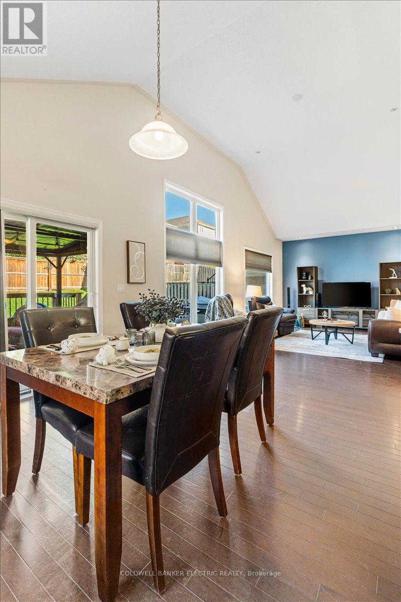 432 Florence Drive, Peterborough (Monaghan Ward 2), Ontario  K9J 0H9 - Photo 9 - X12588084