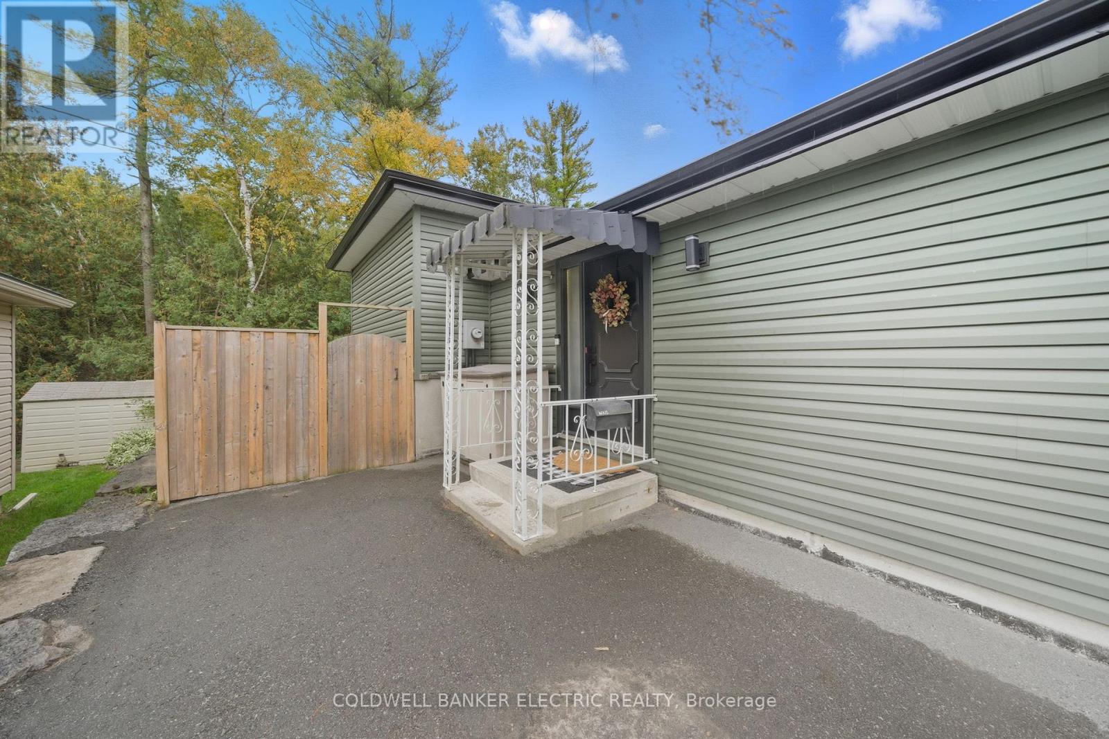 1673 Redwood Drive, Peterborough (Monaghan Ward 2), Ontario  K9K 1M2 - Photo 4 - X12590314