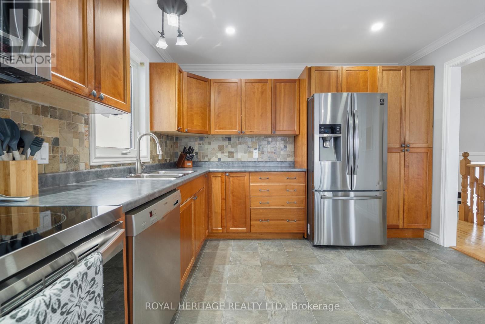 26 Beverly Street, Kawartha Lakes (Lindsay), Ontario  K9V 4Y7 - Photo 10 - X12590494