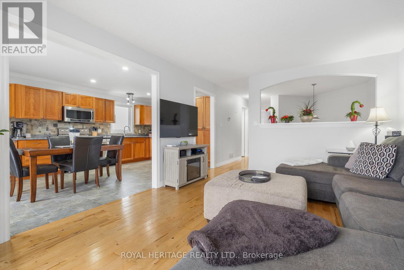 26 Beverly Street, Kawartha Lakes (Lindsay), Ontario  K9V 4Y7 - Photo 12 - X12590494