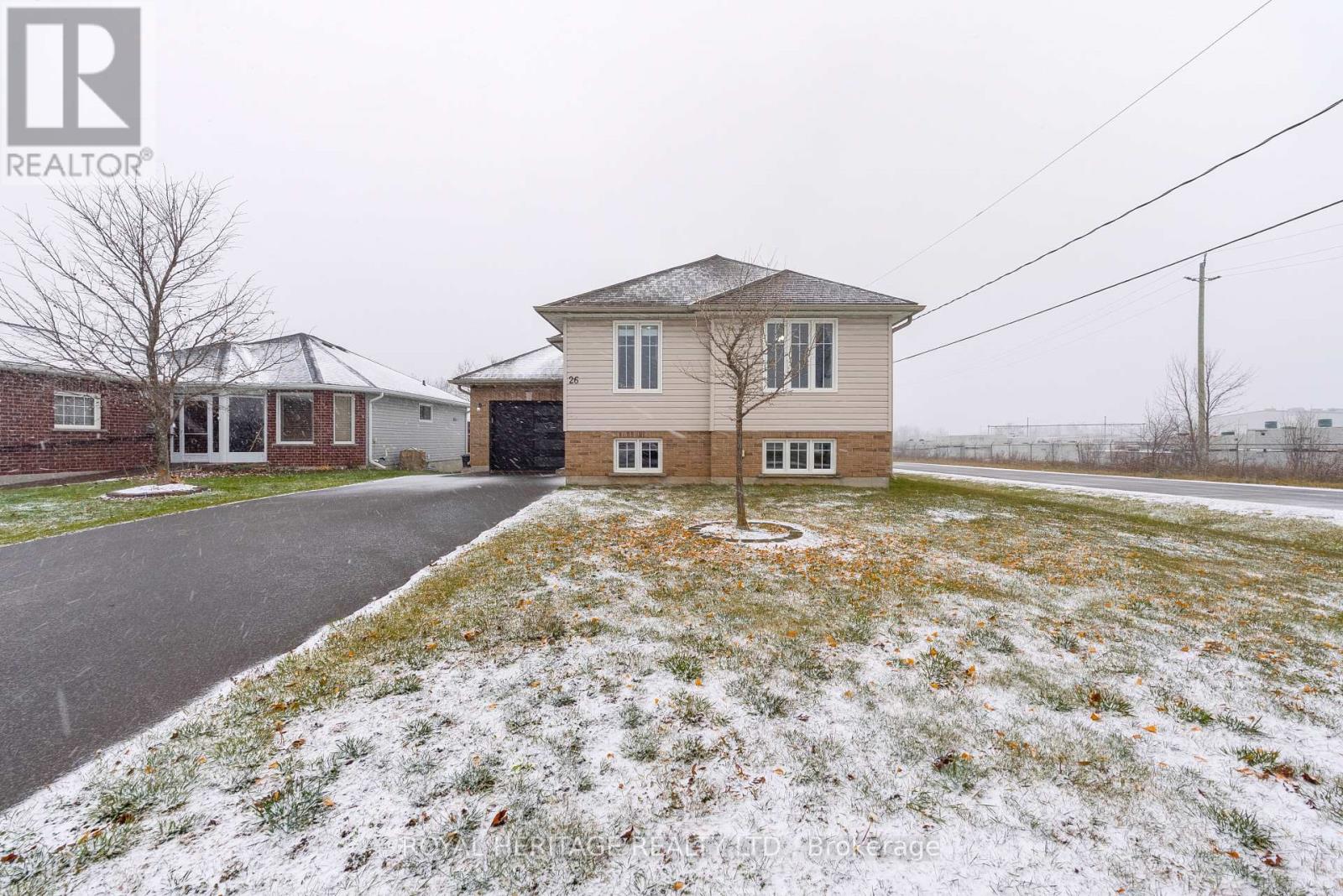 26 Beverly Street, Kawartha Lakes (Lindsay), Ontario  K9V 4Y7 - Photo 2 - X12590494