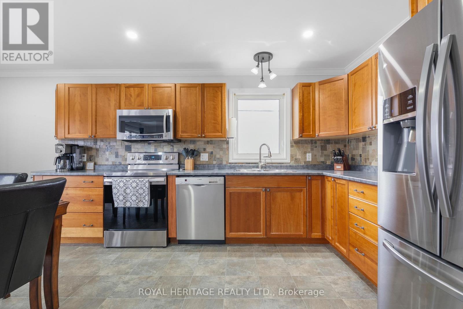 26 Beverly Street, Kawartha Lakes (Lindsay), Ontario  K9V 4Y7 - Photo 23 - X12590494