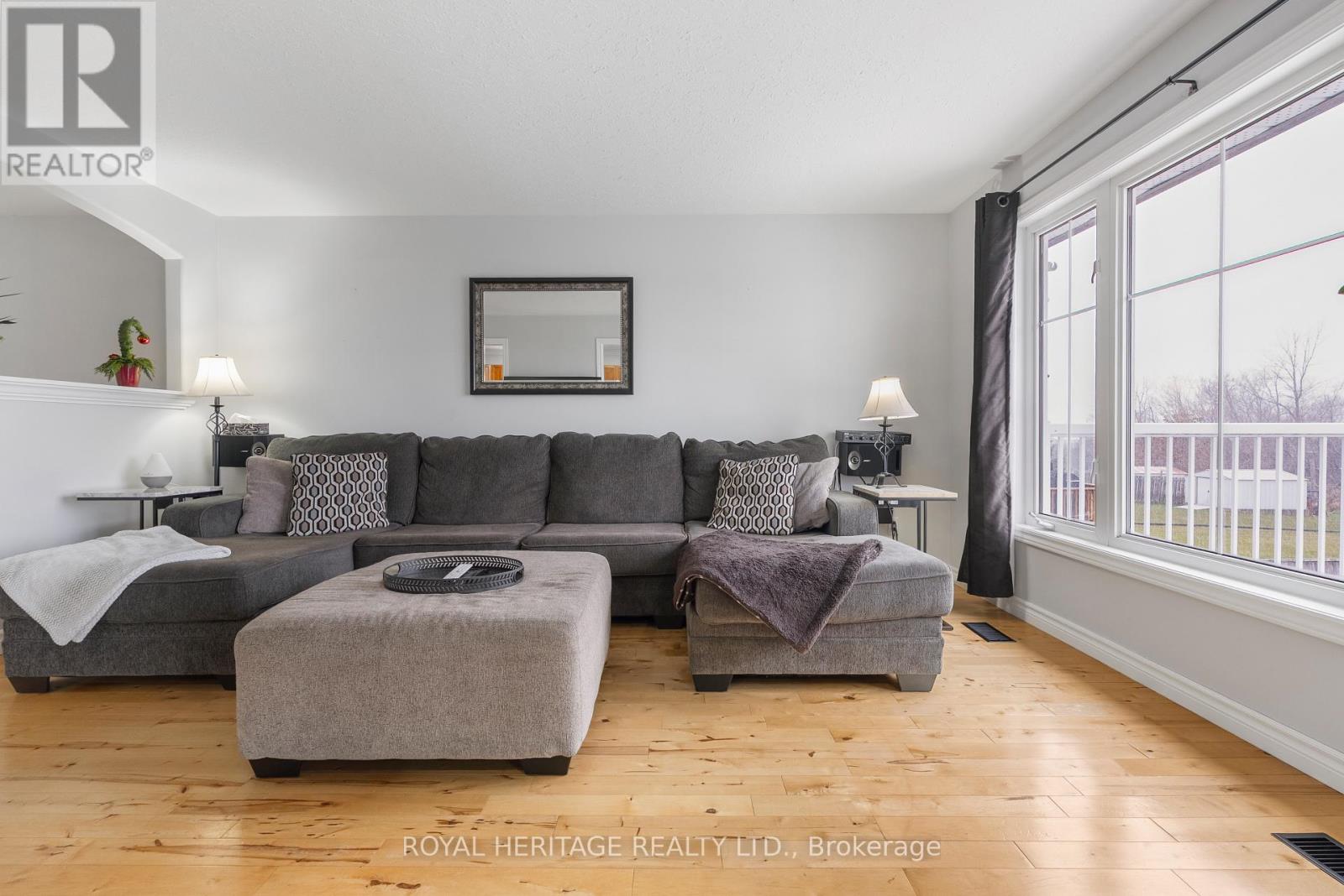 26 Beverly Street, Kawartha Lakes (Lindsay), Ontario  K9V 4Y7 - Photo 6 - X12590494