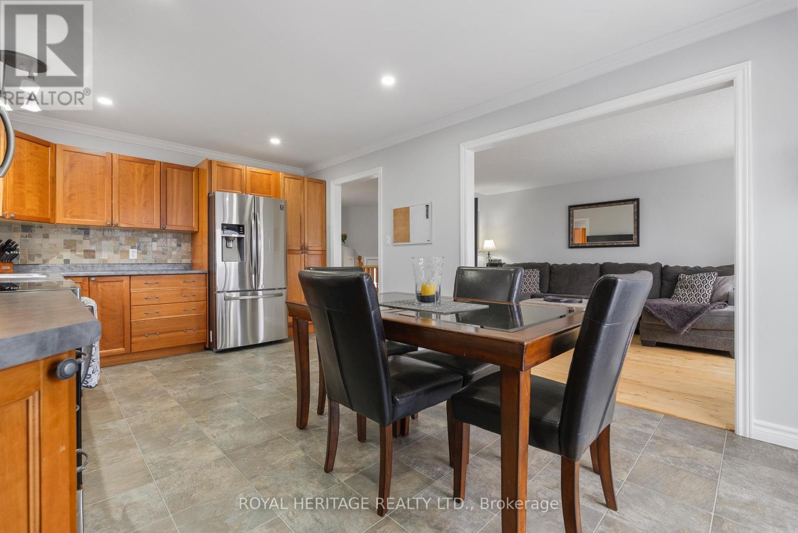 26 Beverly Street, Kawartha Lakes (Lindsay), Ontario  K9V 4Y7 - Photo 8 - X12590494