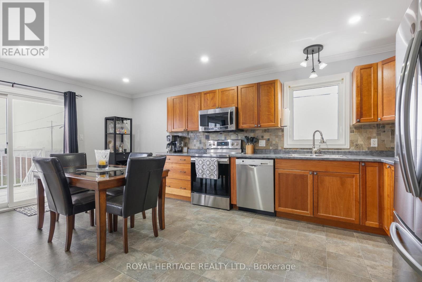 26 Beverly Street, Kawartha Lakes (Lindsay), Ontario  K9V 4Y7 - Photo 9 - X12590494