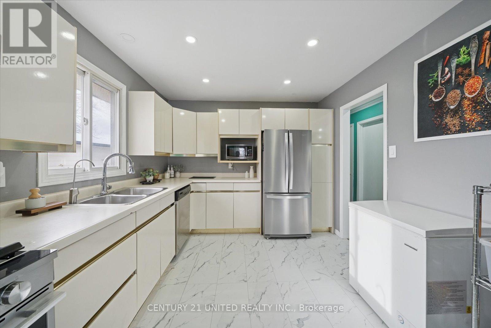 939 Dainard Drive, Peterborough (Monaghan Ward 2), Ontario  K9K 2A7 - Photo 11 - X12590786