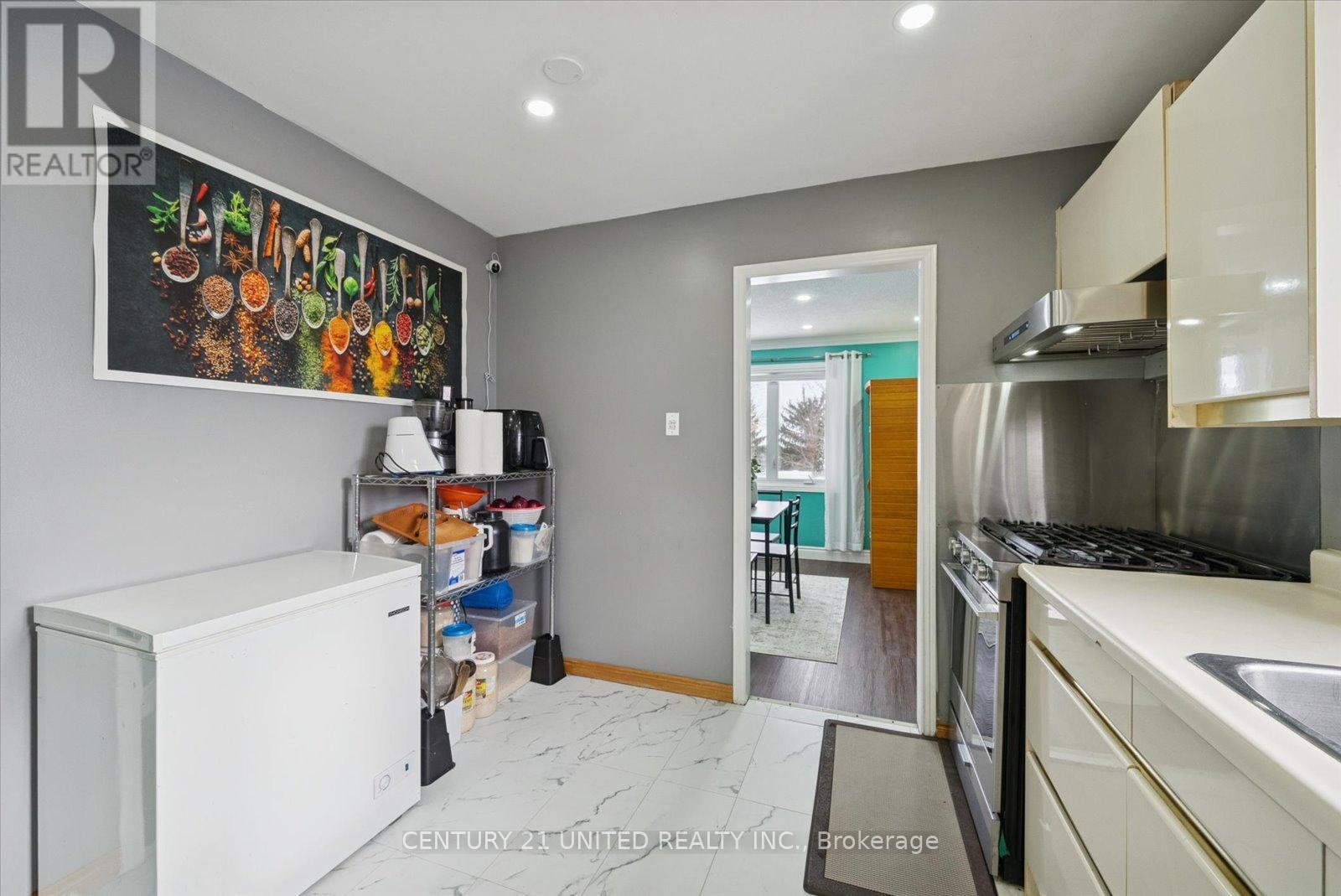 939 Dainard Drive, Peterborough (Monaghan Ward 2), Ontario  K9K 2A7 - Photo 13 - X12590786