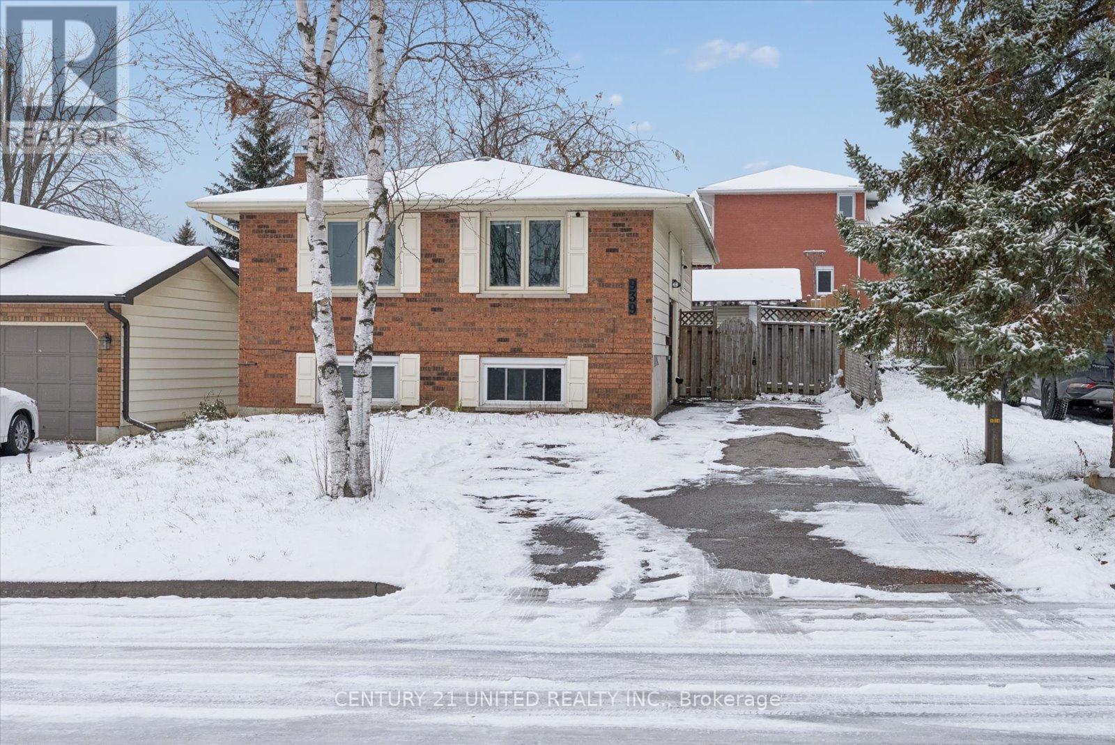 939 Dainard Drive, Peterborough (Monaghan Ward 2), Ontario  K9K 2A7 - Photo 3 - X12590786