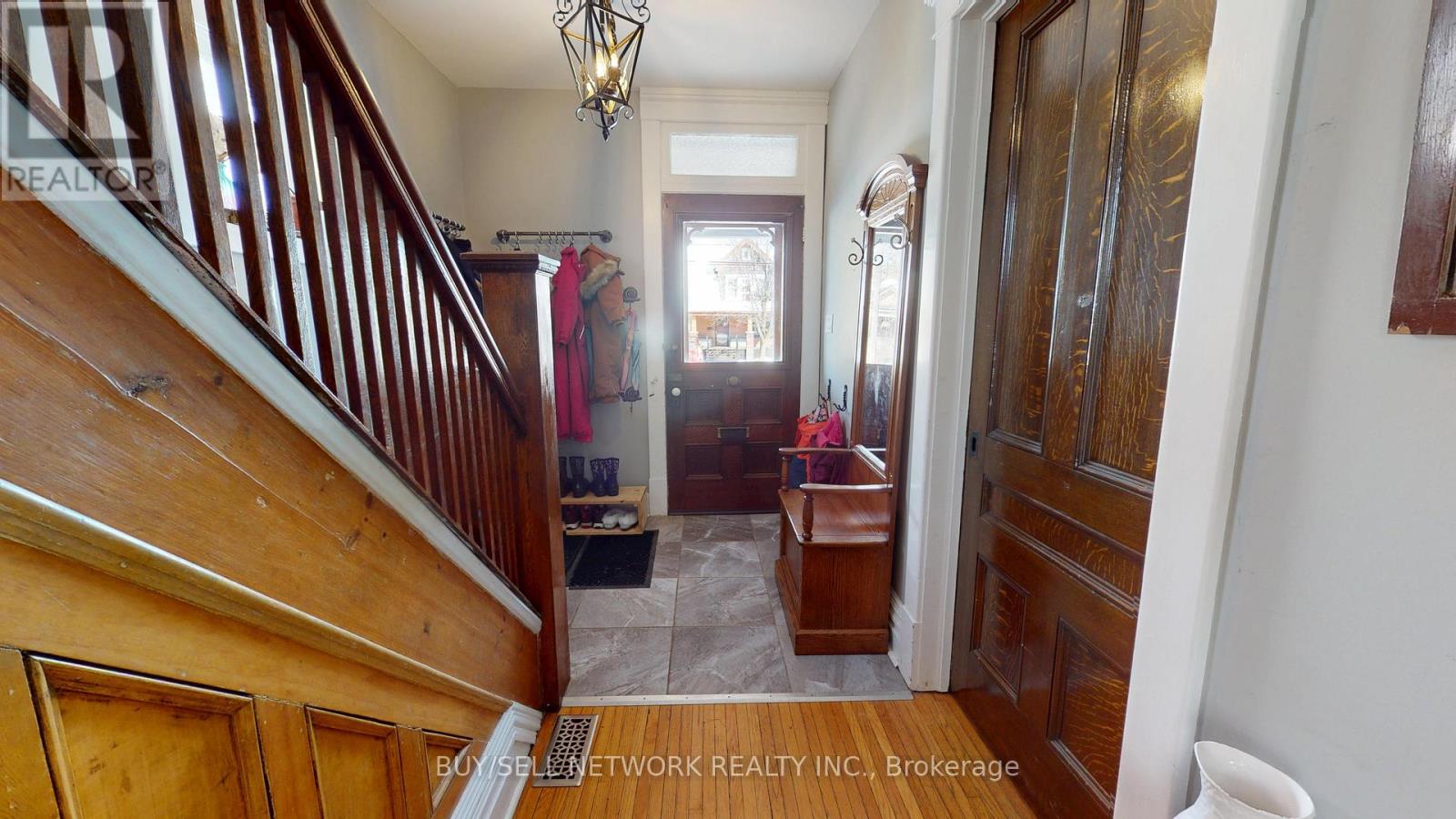 773 Aylmer Street N, Peterborough (Northcrest Ward 5), Ontario  K9H 3X7 - Photo 4 - X12590832