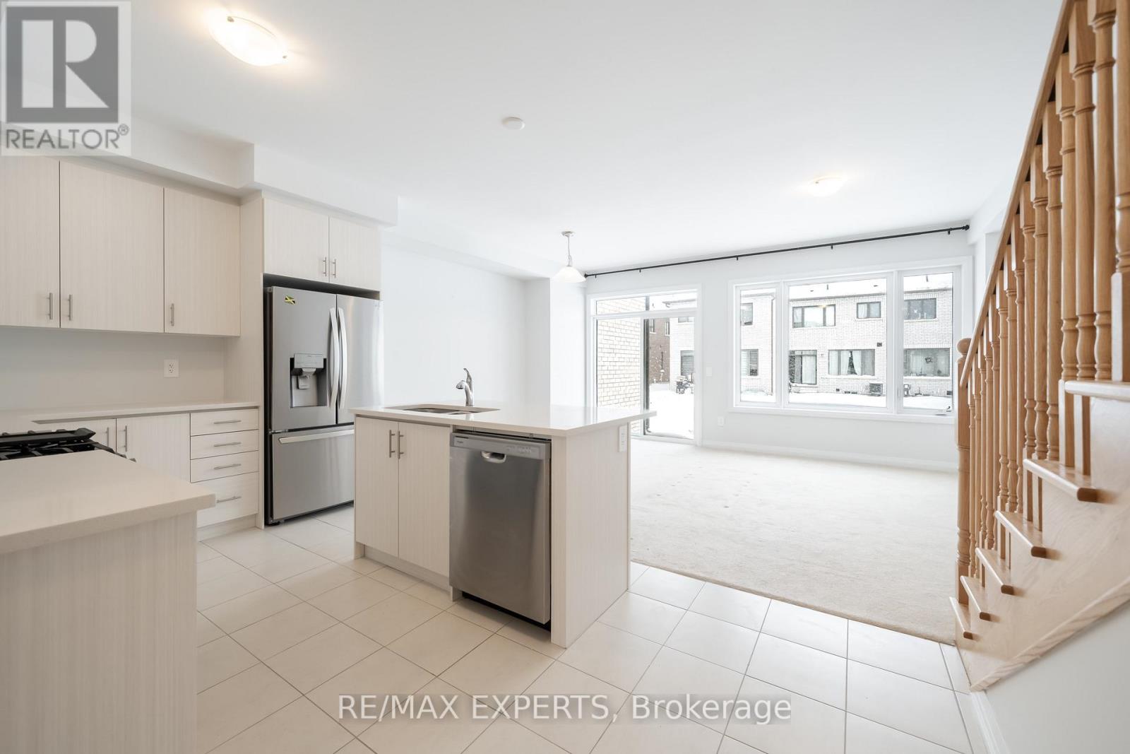 124 Corley Street, Kawartha Lakes (Lindsay), Ontario  K9V 0R4 - Photo 5 - X12591322