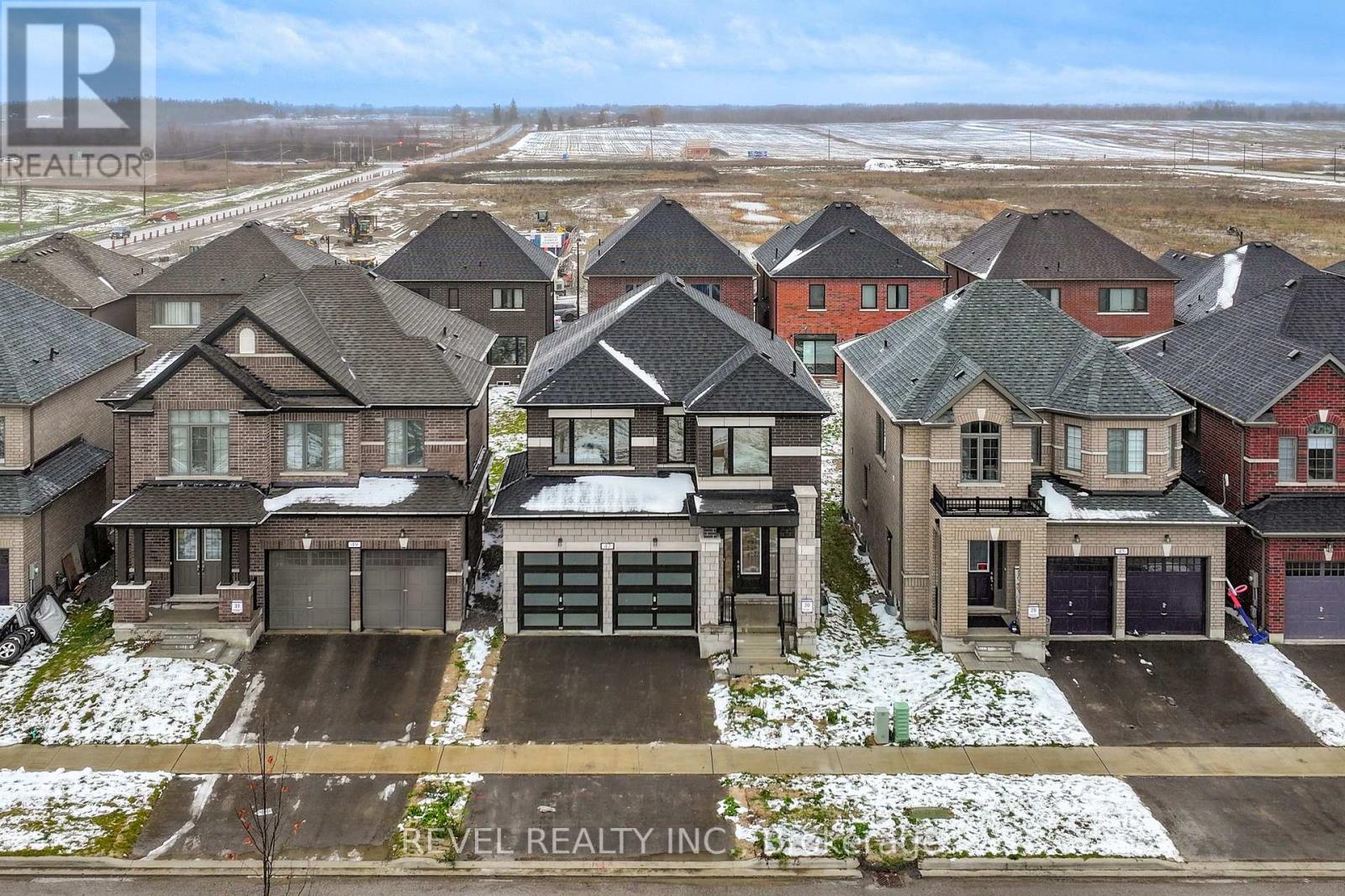 47 Corley Street, Kawartha Lakes (Lindsay), Ontario  K9V 6C2 - Photo 3 - X12592432