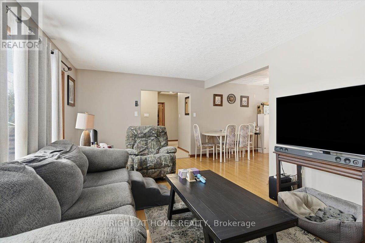 12 Maryknoll Avenue, Kawartha Lakes (Lindsay), Ontario  K9V 1A8 - Photo 5 - X12592922