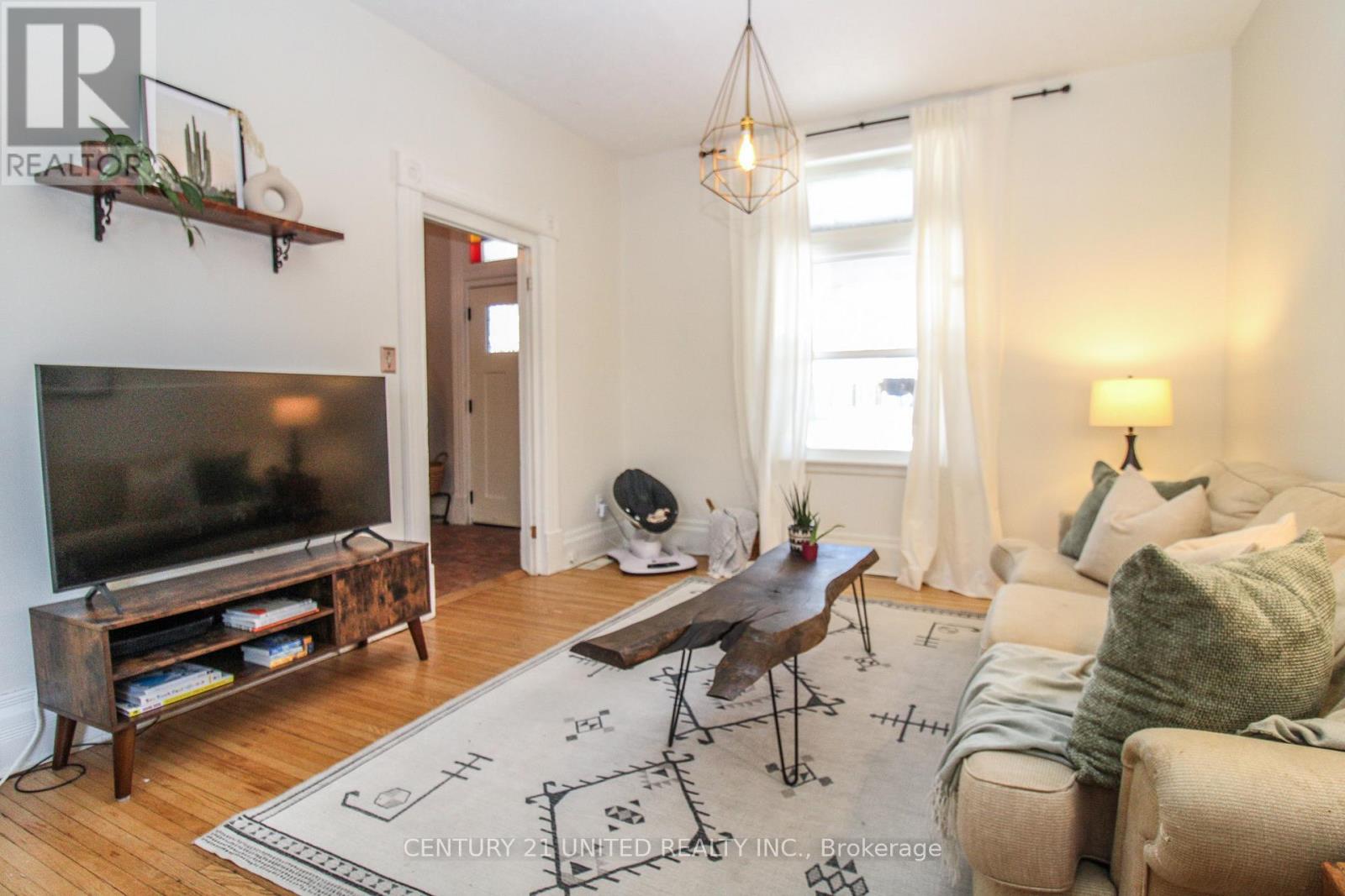 183 Rubidge Street, Peterborough (Town Ward 3), Ontario  K9J 3N6 - Photo 7 - X12593600