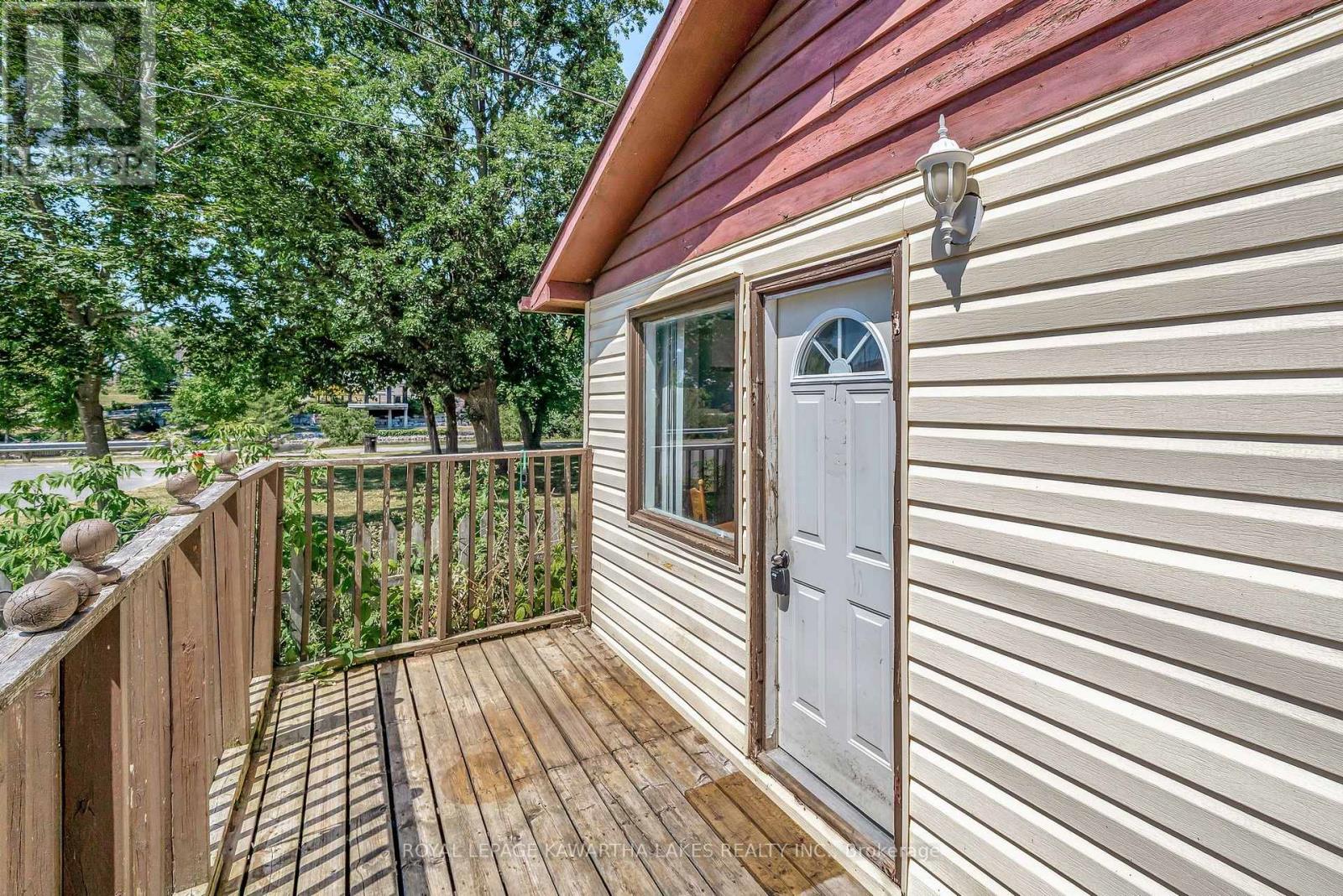 4 Bond Street E, Kawartha Lakes (Lindsay), Ontario  K9V 3P3 - Photo 16 - X12595422