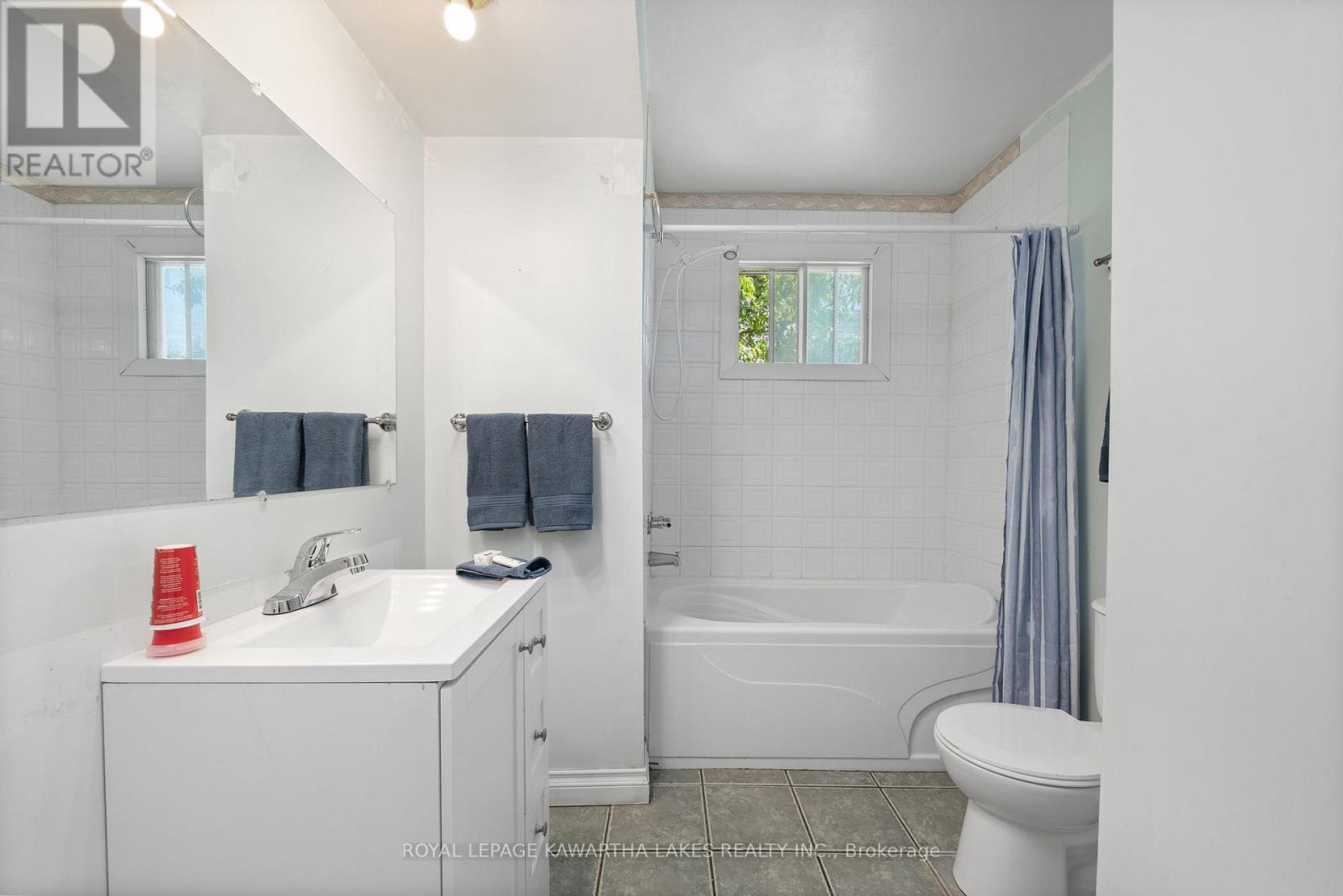 4 Bond Street E, Kawartha Lakes (Lindsay), Ontario  K9V 3P3 - Photo 28 - X12595422