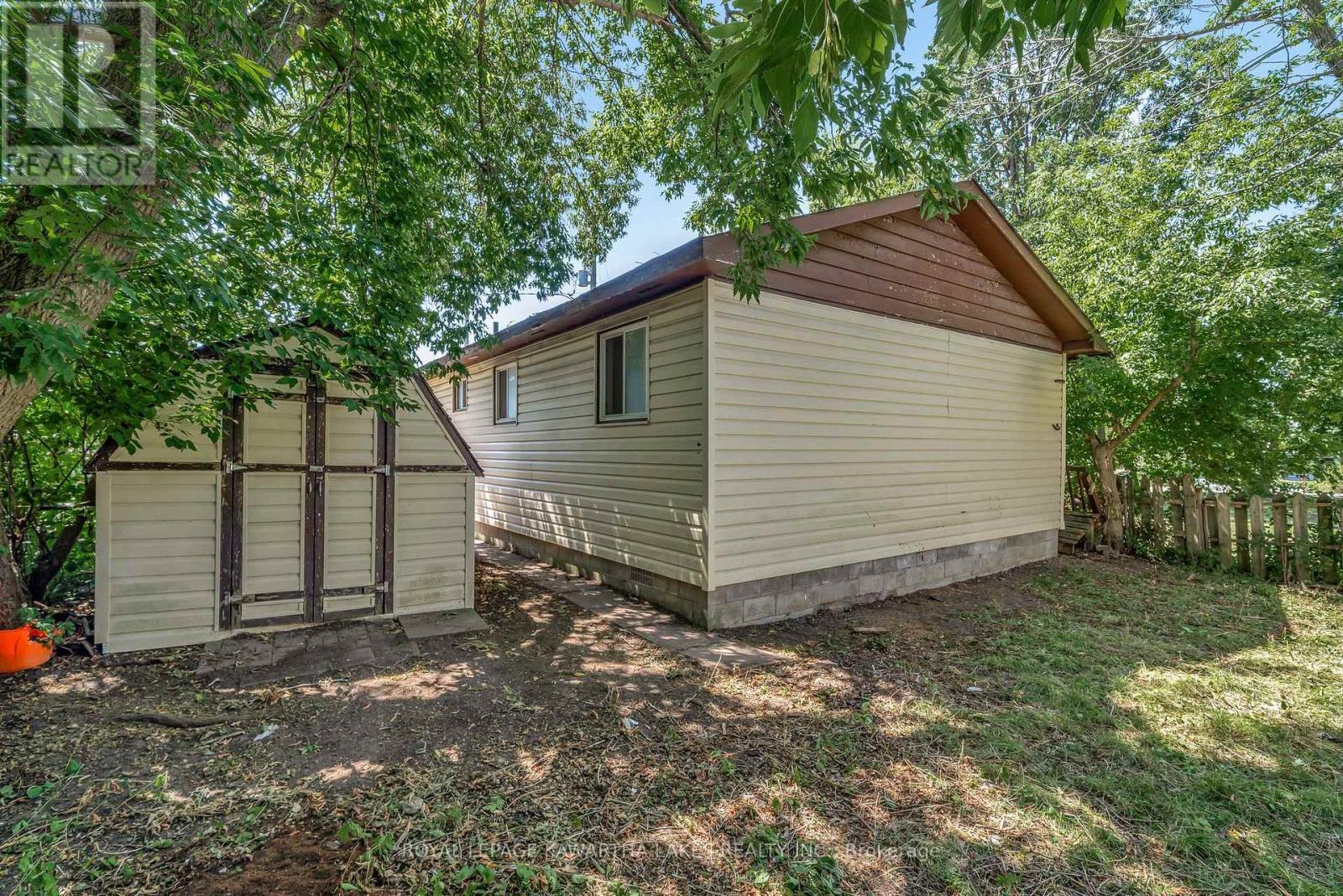 4 Bond Street E, Kawartha Lakes (Lindsay), Ontario  K9V 3P3 - Photo 30 - X12595422