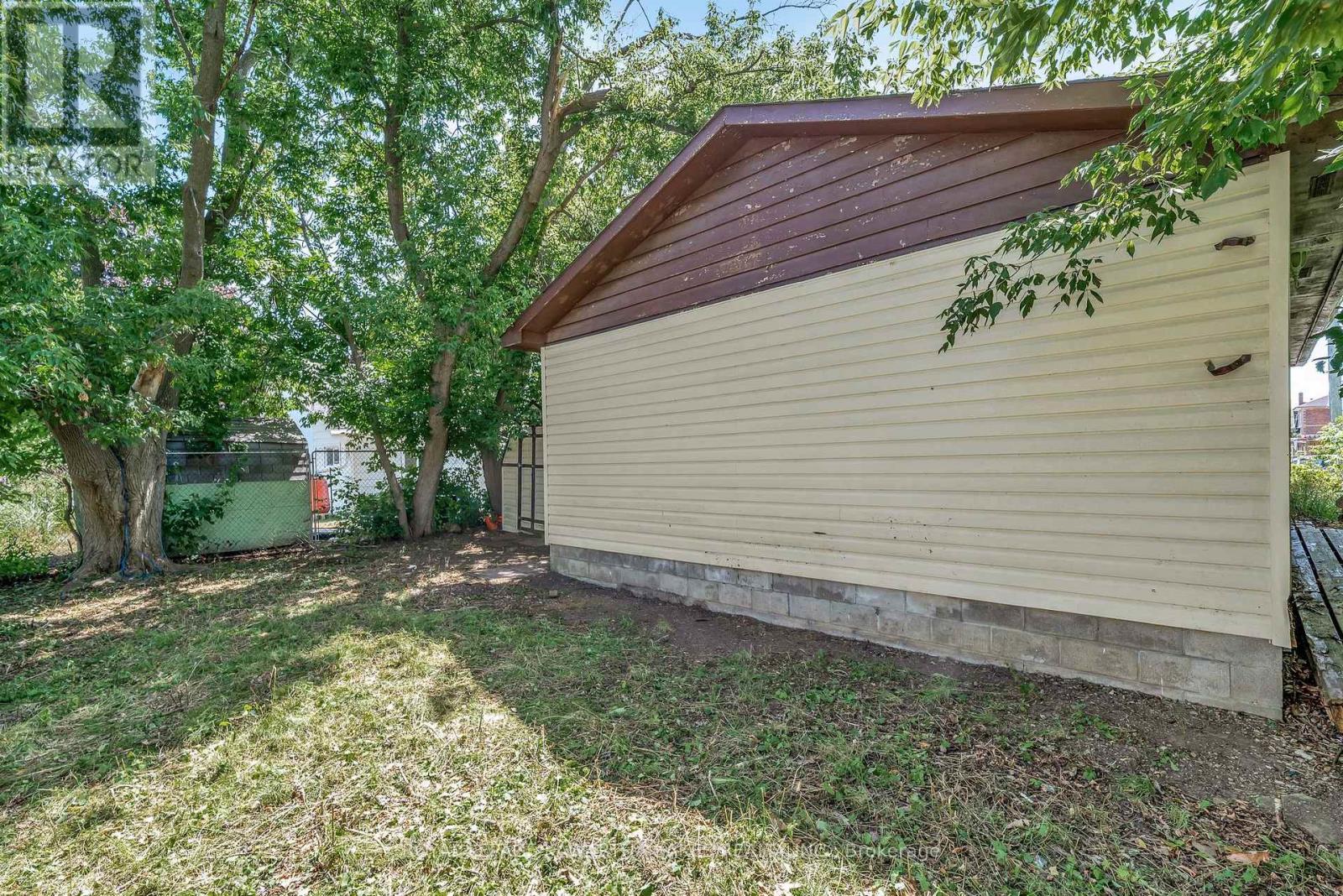 4 Bond Street E, Kawartha Lakes (Lindsay), Ontario  K9V 3P3 - Photo 32 - X12595422