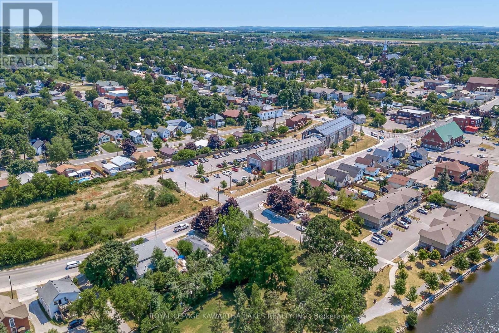 4 Bond Street E, Kawartha Lakes (Lindsay), Ontario  K9V 3P3 - Photo 5 - X12595422