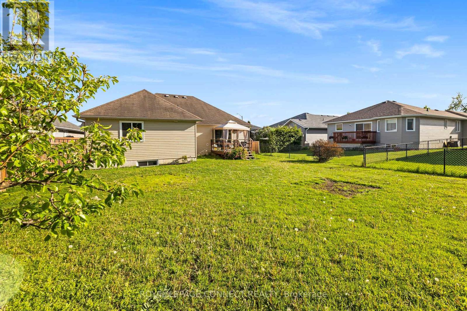 25 Springdale Drive, Kawartha Lakes (Lindsay), Ontario  K9V 4R1 - Photo 7 - X12596114