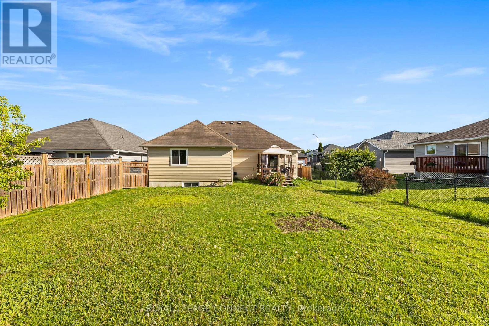 25 Springdale Drive, Kawartha Lakes (Lindsay), Ontario  K9V 4R1 - Photo 8 - X12596114