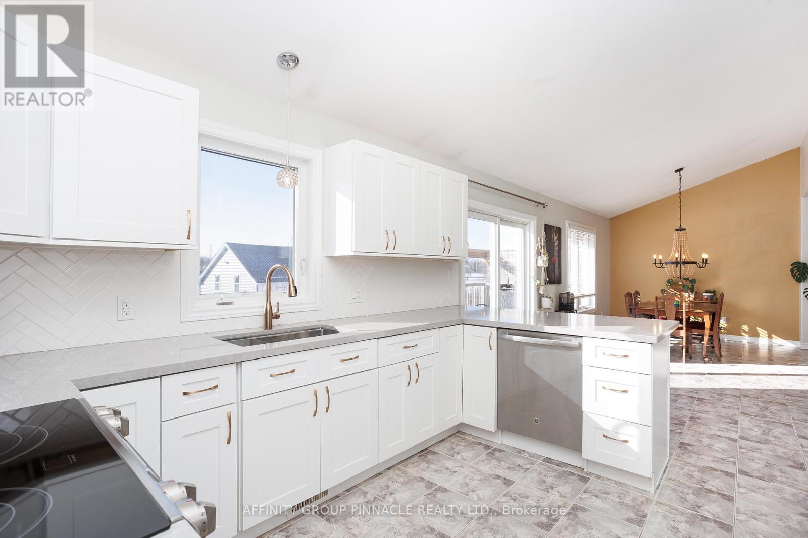 11 Moynes Court, Kawartha Lakes (Lindsay), Ontario  K9V 0L2 - Photo 16 - X12598742