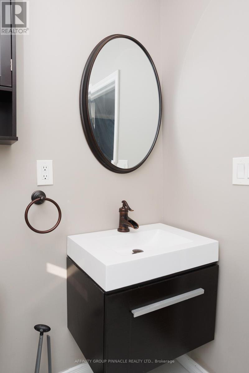 11 Moynes Court, Kawartha Lakes (Lindsay), Ontario  K9V 0L2 - Photo 40 - X12598742