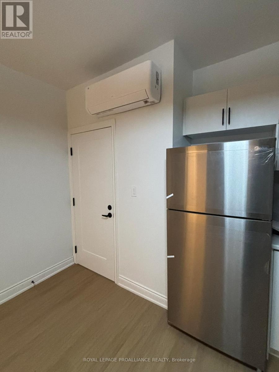 #2 - 380 Park Street N, Peterborough (Town Ward 3), Ontario  K9H 4P8 - Photo 4 - X12598932